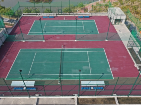 篮球场专用地板材质对比：PVC、实木与悬浮拼装地板的优劣势详解
